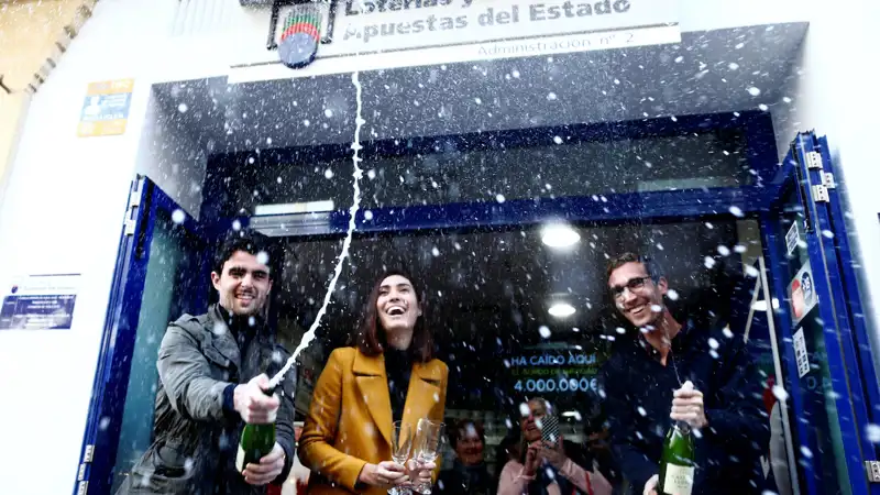 Premiados celebrando la Lotería de Navidad