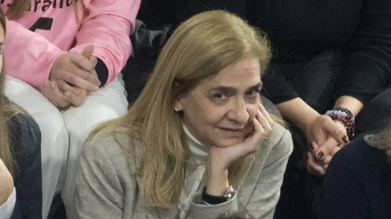 La Infanta Cristina viendo un partido de su hijo, Pablo Urdangarin