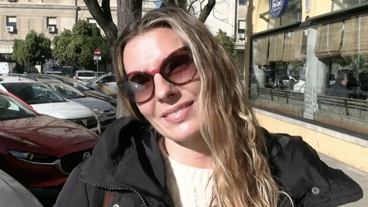 https://content.semana.es/medio/2024/12/20/alejandra-osborne-con-gafas-de-sol_50316773_241220182303_1280x720.webp