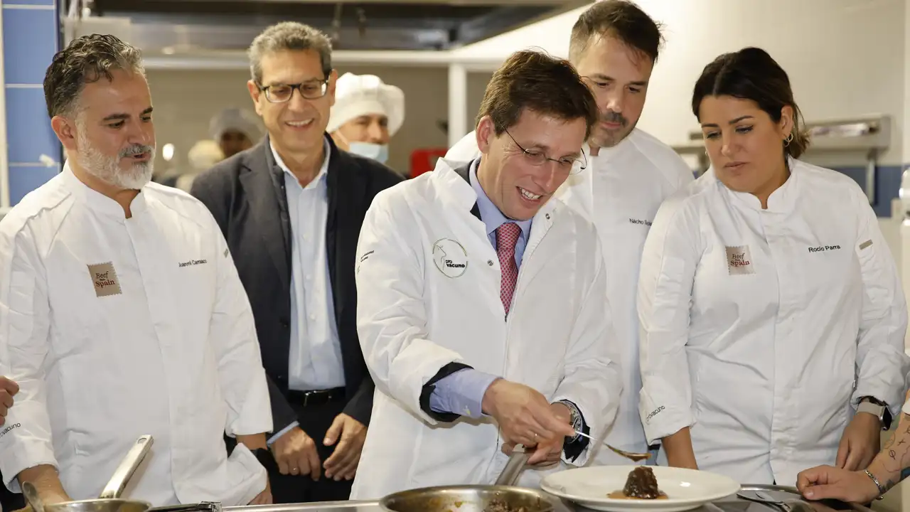 El alcalde de Madrid se suma a la comida solidaria en Madrid 