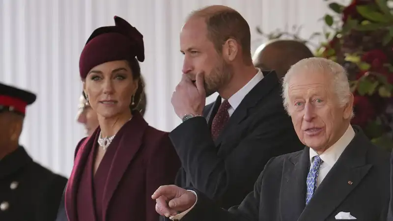 Kate Middleton, el príncipe Guillermo y Carlos III. 