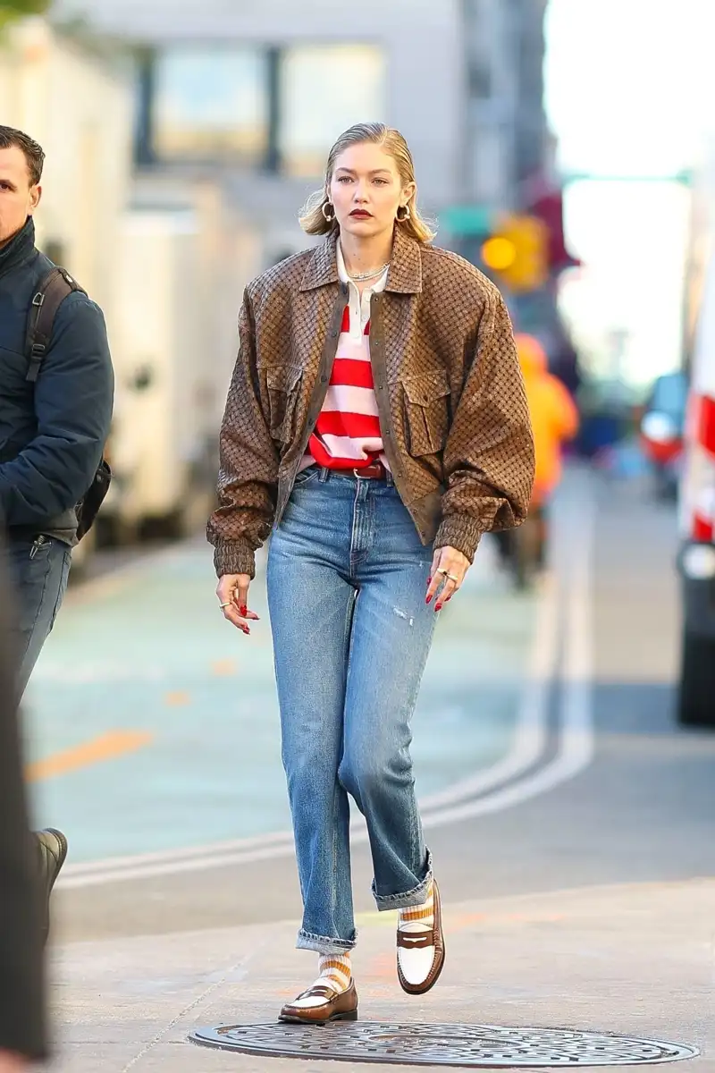 Los mocasines tricolor de Gigi Hadid y la tendencia que arrasará en 2025 