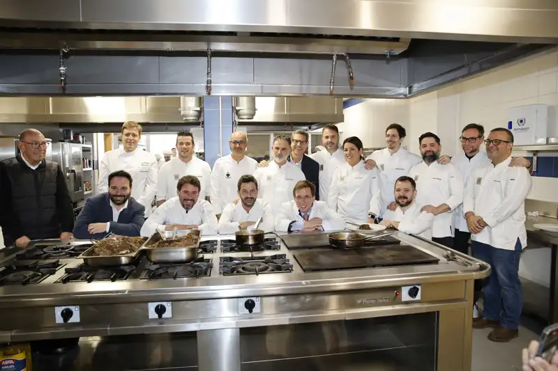 Trece reputados chefs se unen para dar comida a las personas sin hogar.