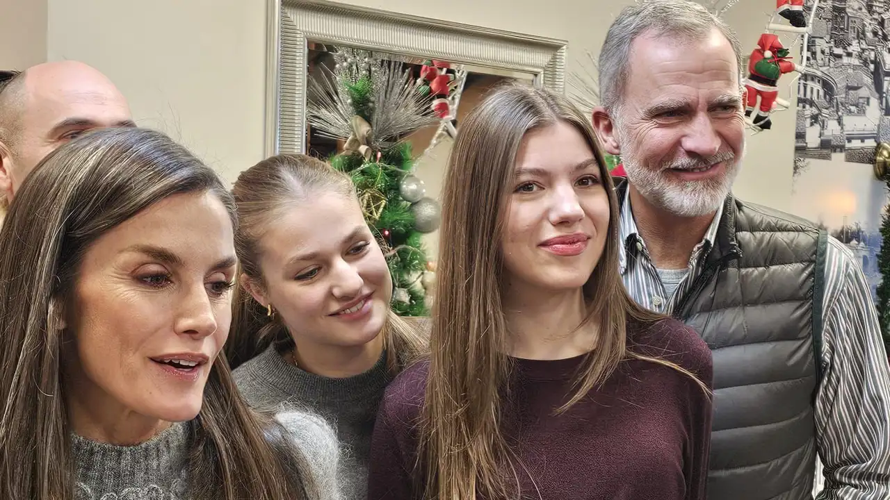 Los Reyes y sus hijas en el restaurante Albufera