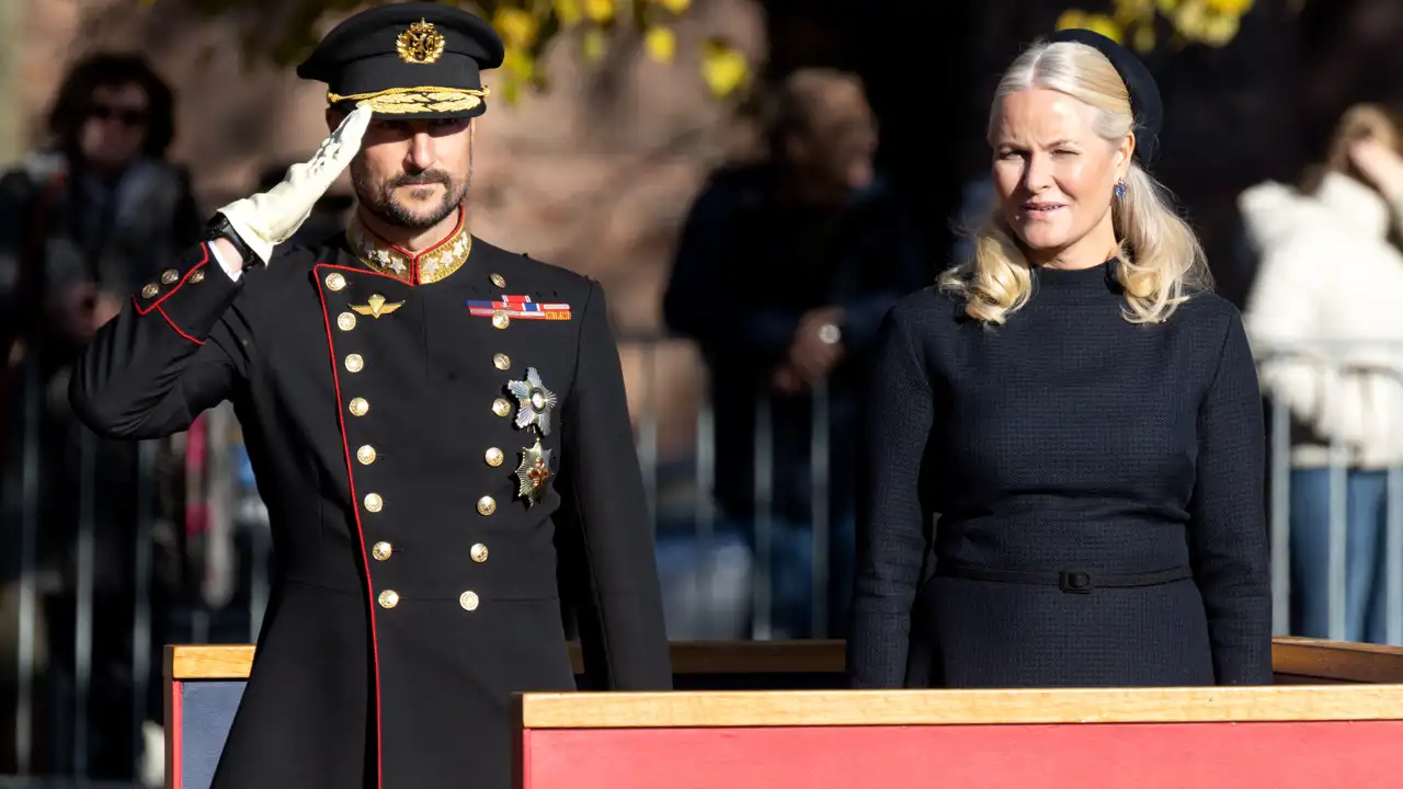 Los Príncipes Herederos, Haakon y Mette Marit, en un acto oficial el pasado octubre.