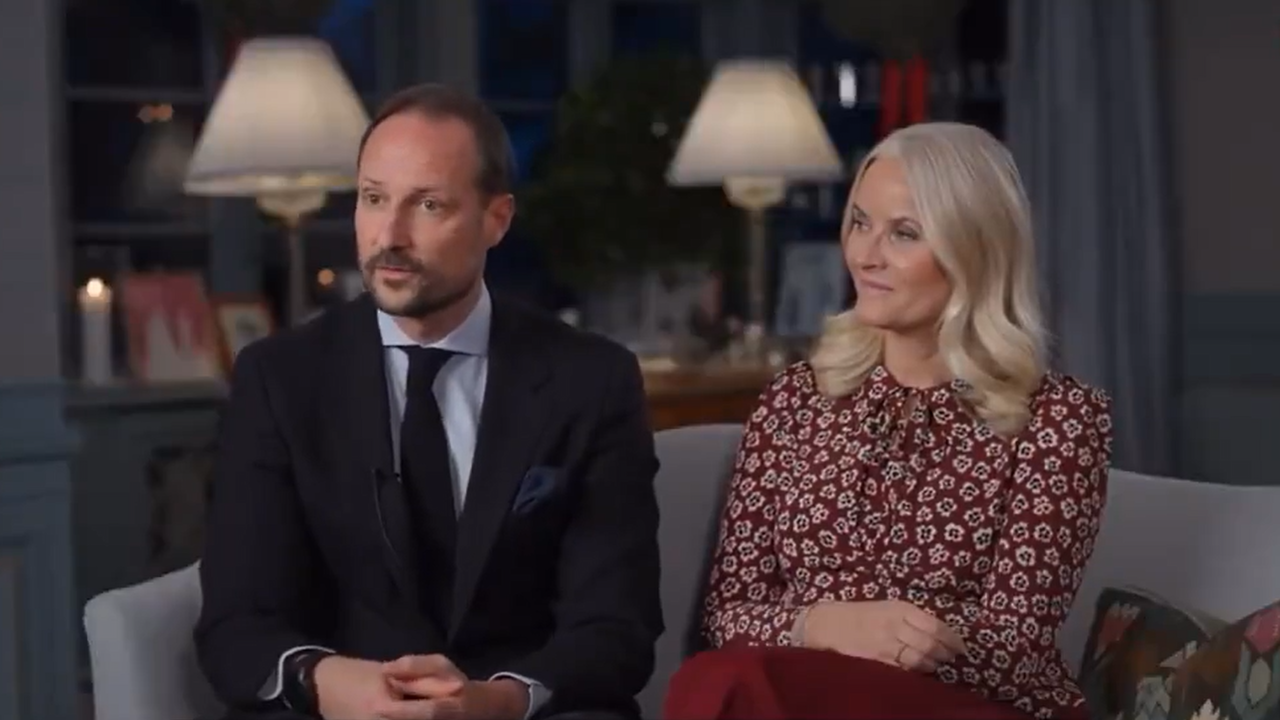 Haakon y Mette-Marit de Noruega conceden una entrevista a la televisión pública.