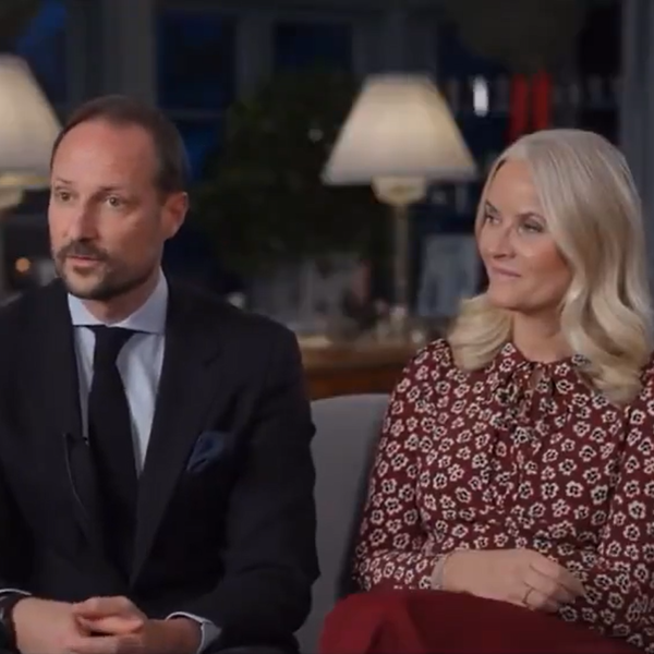 Haakon y Mette-Marit de Noruega conceden una entrevista a la televisión pública.