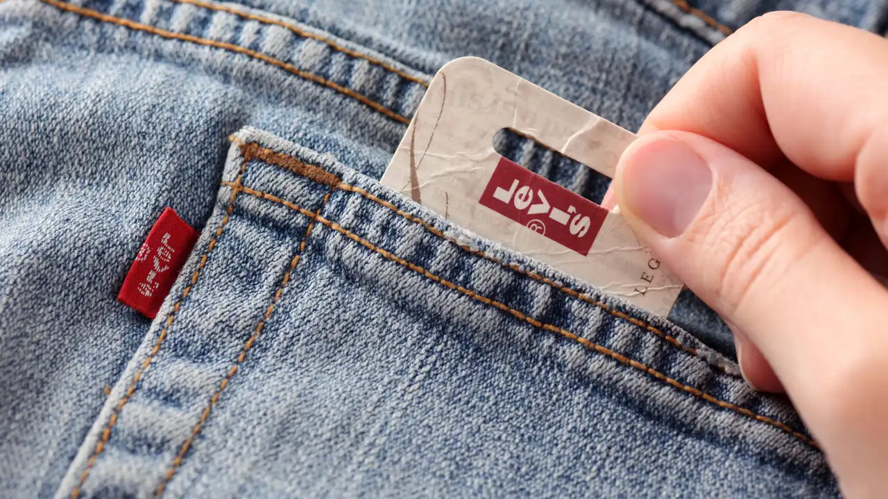 15 descuentazos para hacer un regalo de Reyes que sorprenda: vaqueros Levi's a mitad de precio o las Skechers más cómodas al 44%