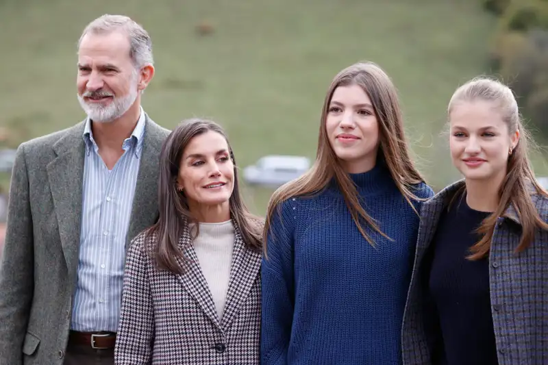 La Infanta Sofía y la Princesa Leonor en Asturias