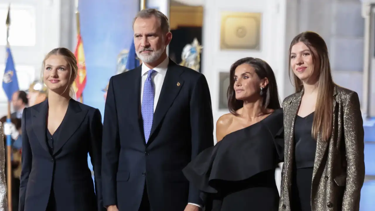 Los Reyes Felipe y Letizia junto a sus hijas, la Princesa Leonor y la Infanta Sofía