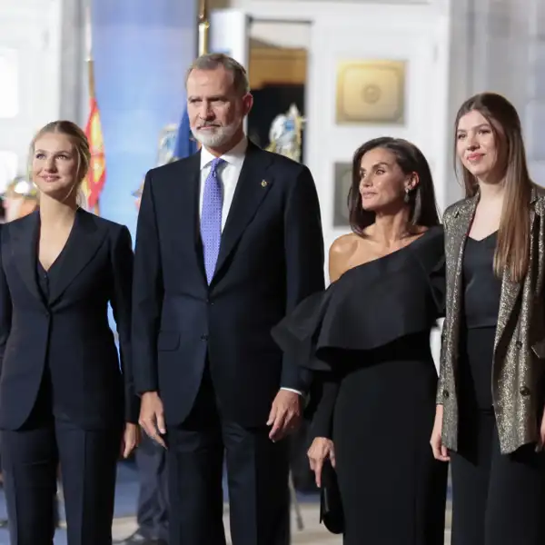 Los Reyes Felipe y Letizia junto a sus hijas, la Princesa Leonor y la Infanta Sofía