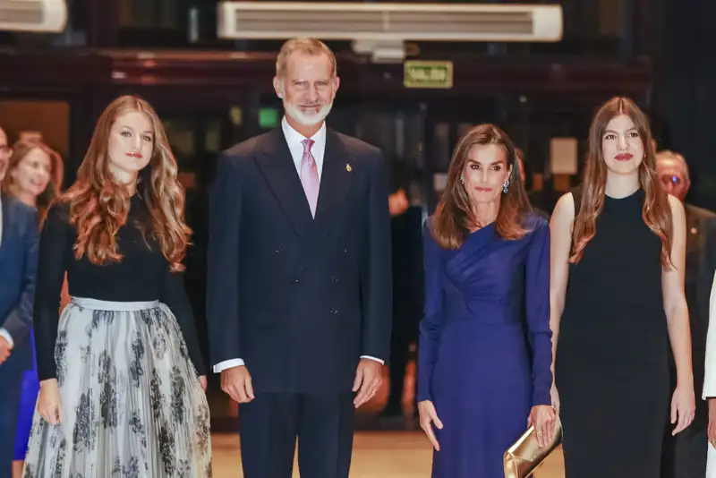 Los Reyes Felipe y Letizia junto a sus hijas, la Princesa Leonor y la Infanta Sofía