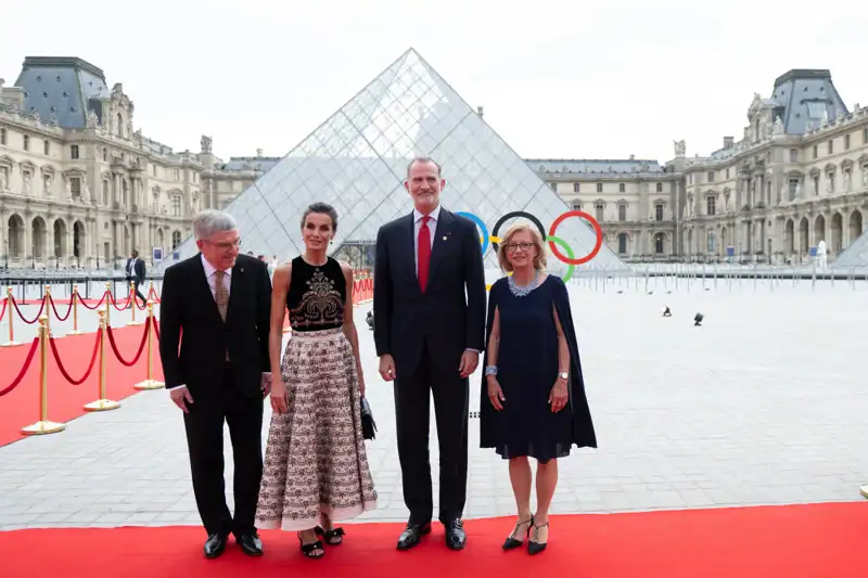 La Reina Letizia en París en la cena previa a la inauguración de los Juegos Olímpicos