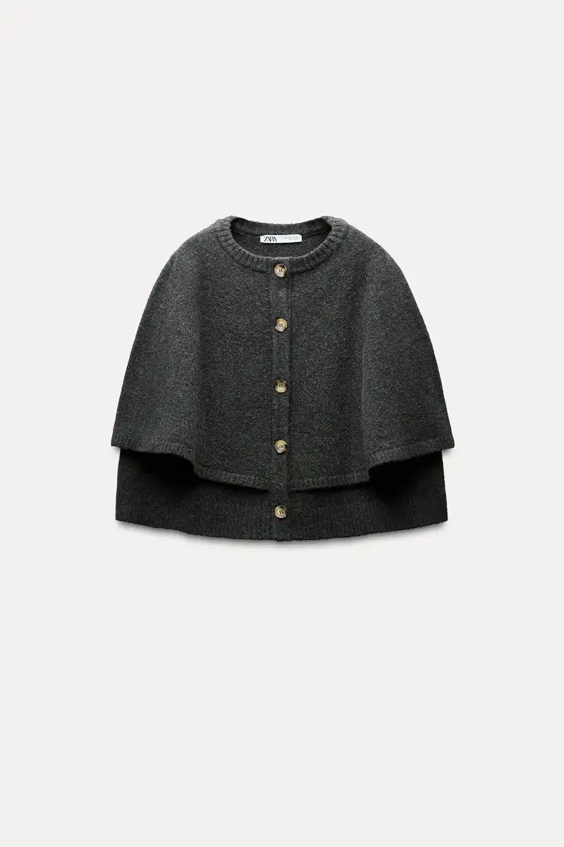 Chaqueta capa punto de Zara 39,95 euros 