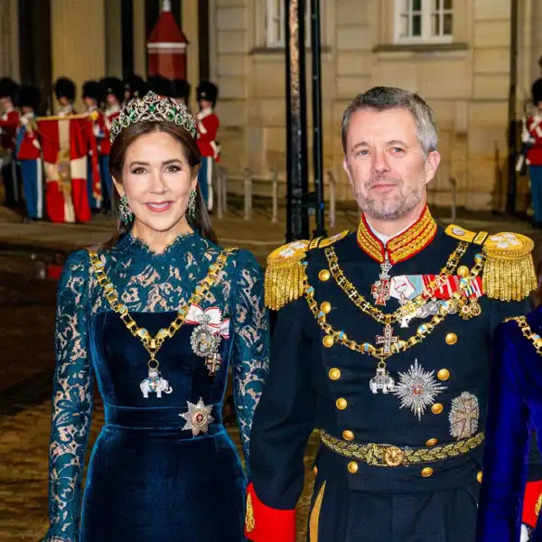 La Reina Mary, el Rey Federico X, la Princesa Marie y el Príncipe Joaquín en la cena de gala de año nuevo.