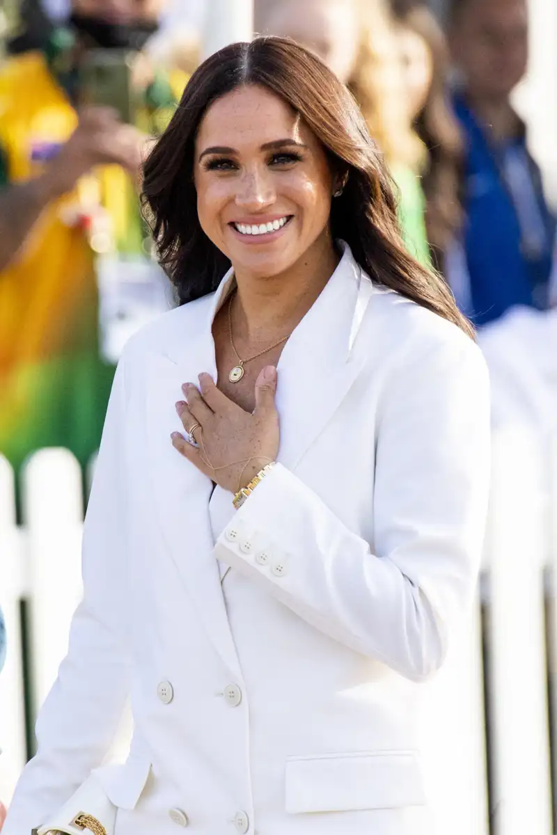 Meghan Markle sonriente durante un evento