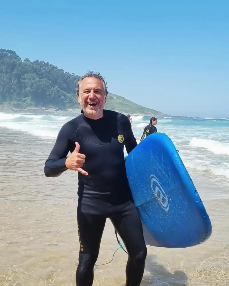 Roberto Brasero en la playa