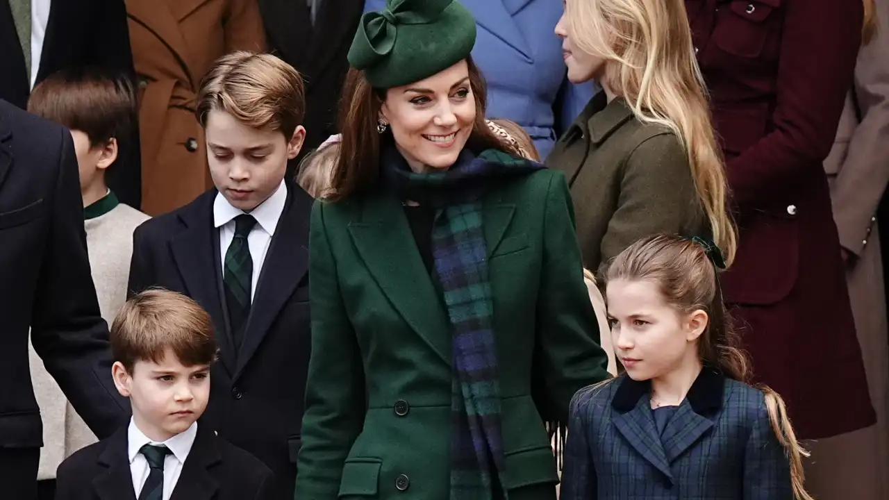 La princesa de Gales junto a sus tres hijos.