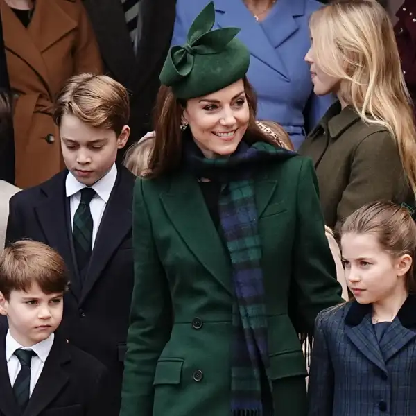 La princesa de Gales junto a sus tres hijos.