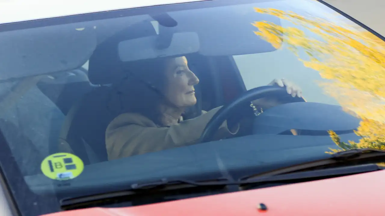 Paloma Rocasolano entrando en casa de Jesús Ortiz