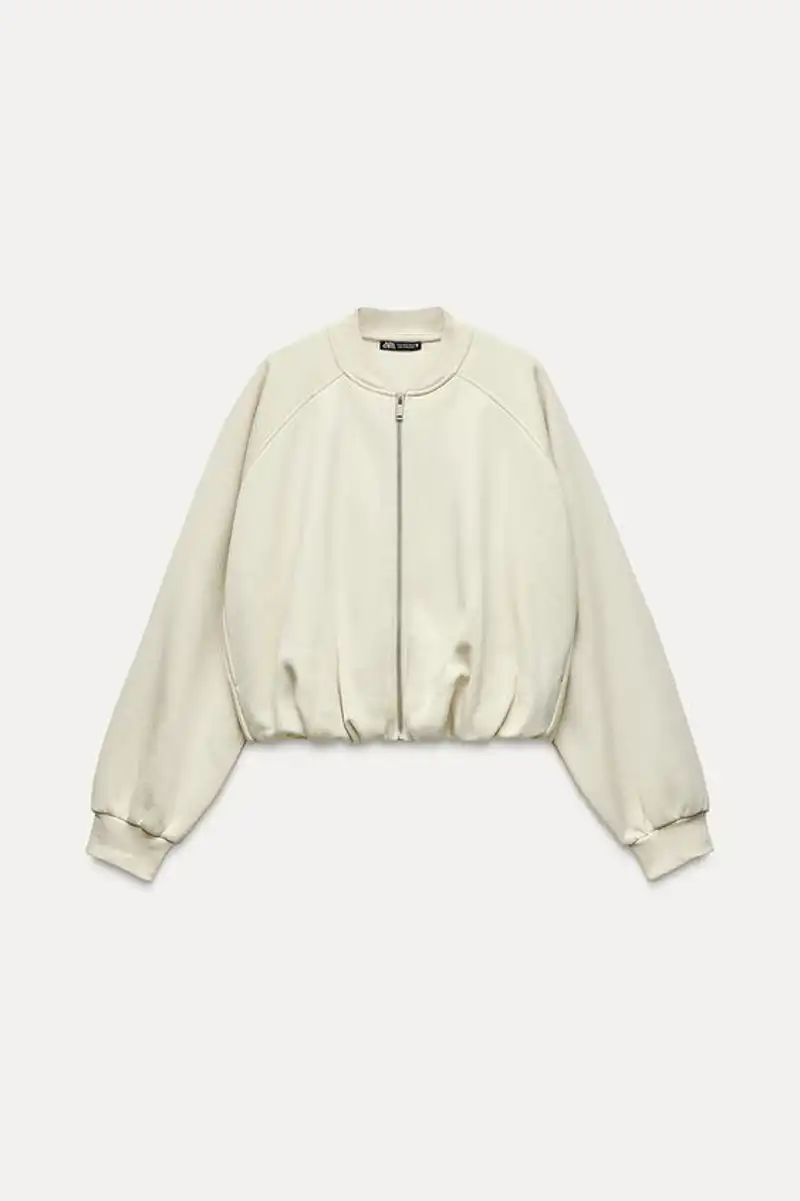 Chaqueta bomber felpa de Zara 15,99 euros