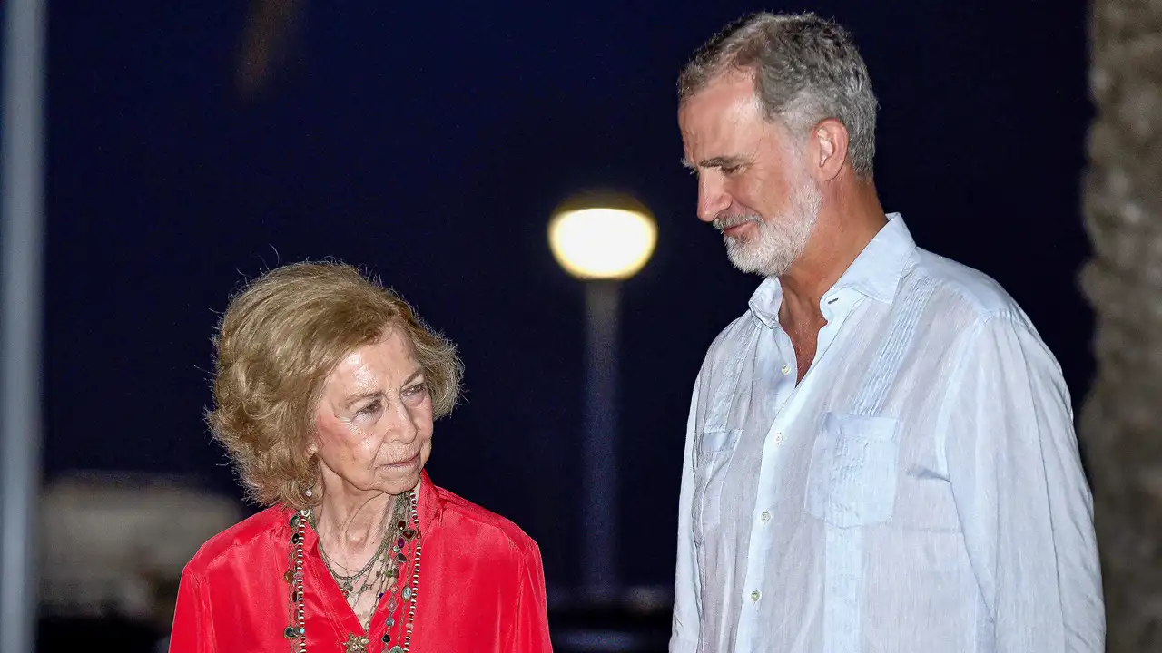 Doña Sofía y Felipe VI durante sus vacaciones de verano