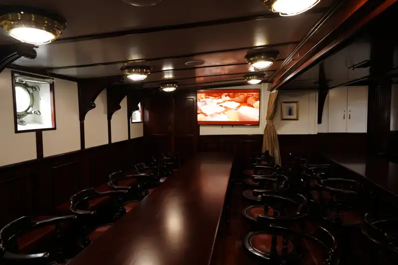 Interior  del buque escuela de la Armada Juan Sebastián Elcano