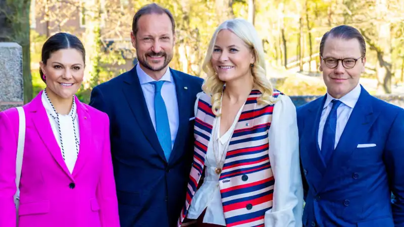 Los príncipes herederos de Noruega, Haakon y Mette-Marit, y los de Suecia, Victoria y Daniel.