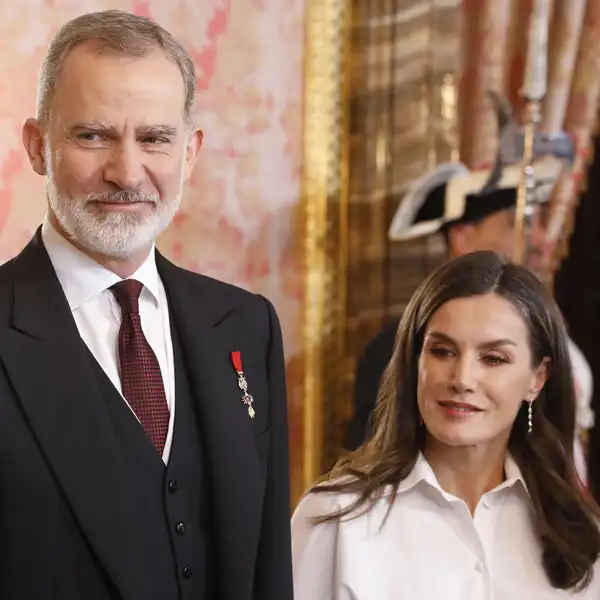 Los Reyes Felipe y Letizia en una recepción