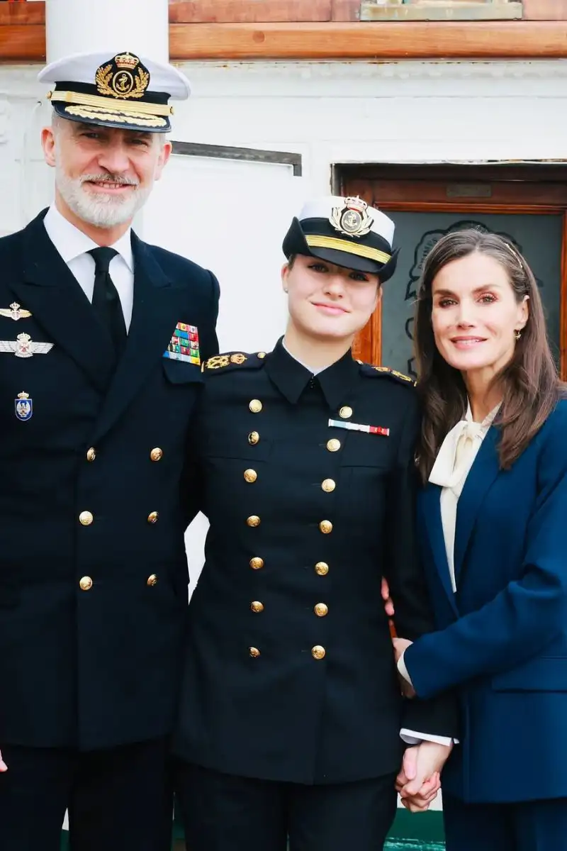 Foto de familia en la cubierta de Elcano. 