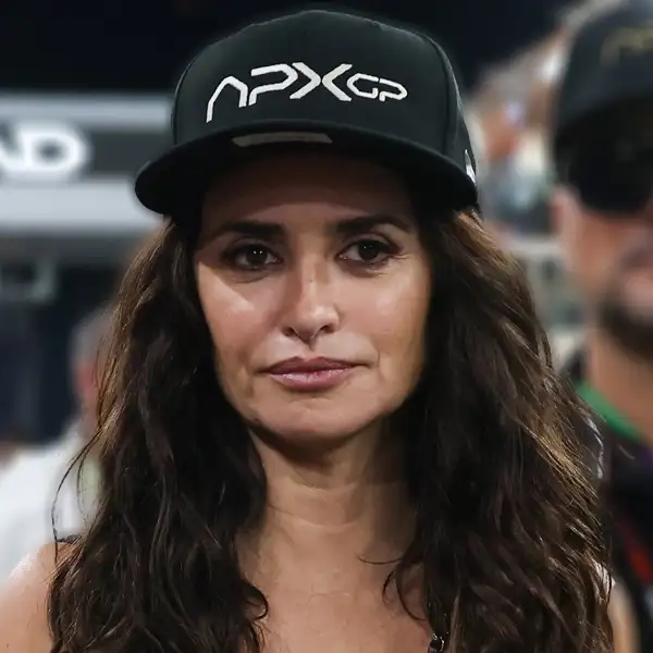 Penélope Cruz con gorra