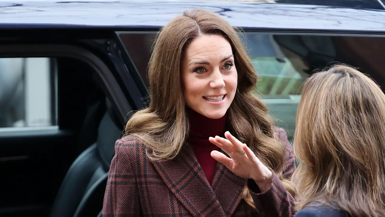  Blazer de cuadros y top de punto: el combo infalible que ha reutilizado Kate Middleton en su última aparición pública