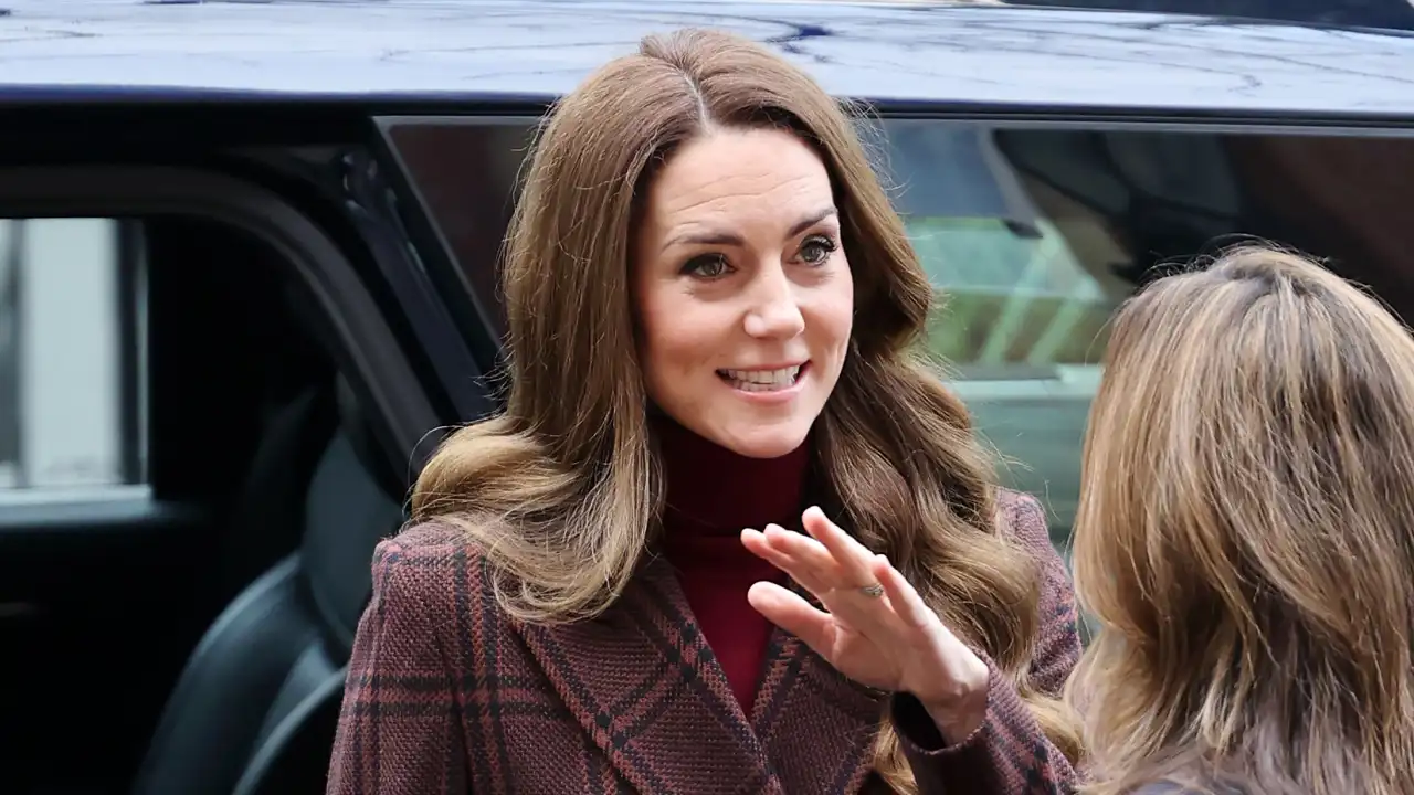 Blazer de cuadros y top de punto: el combo infalible que ha reutilizado Kate Middleton en su última aparición pública