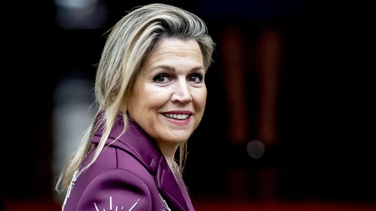 Los 3 abrigos en el color berenjena que Máxima de Holanda quiere poner de moda esta temporada 