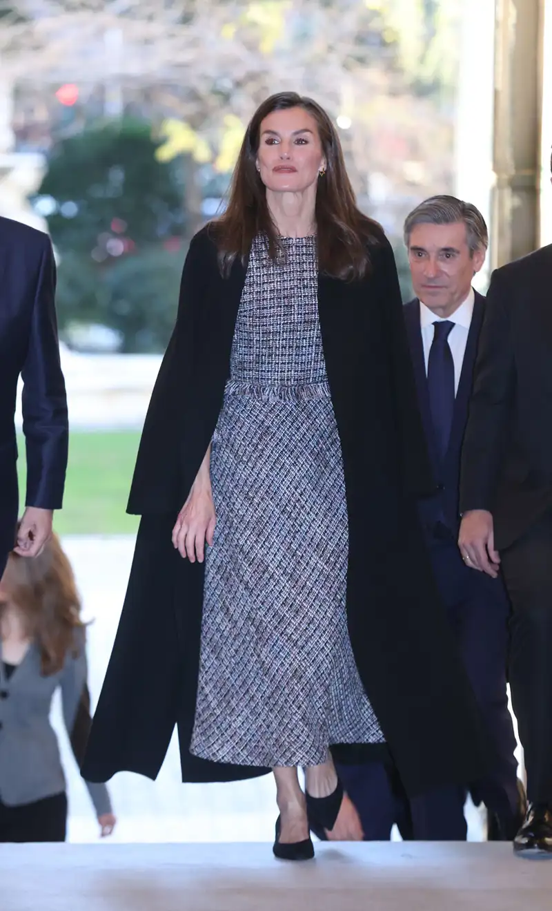 La Reina Letizia con un conjunto de tweed