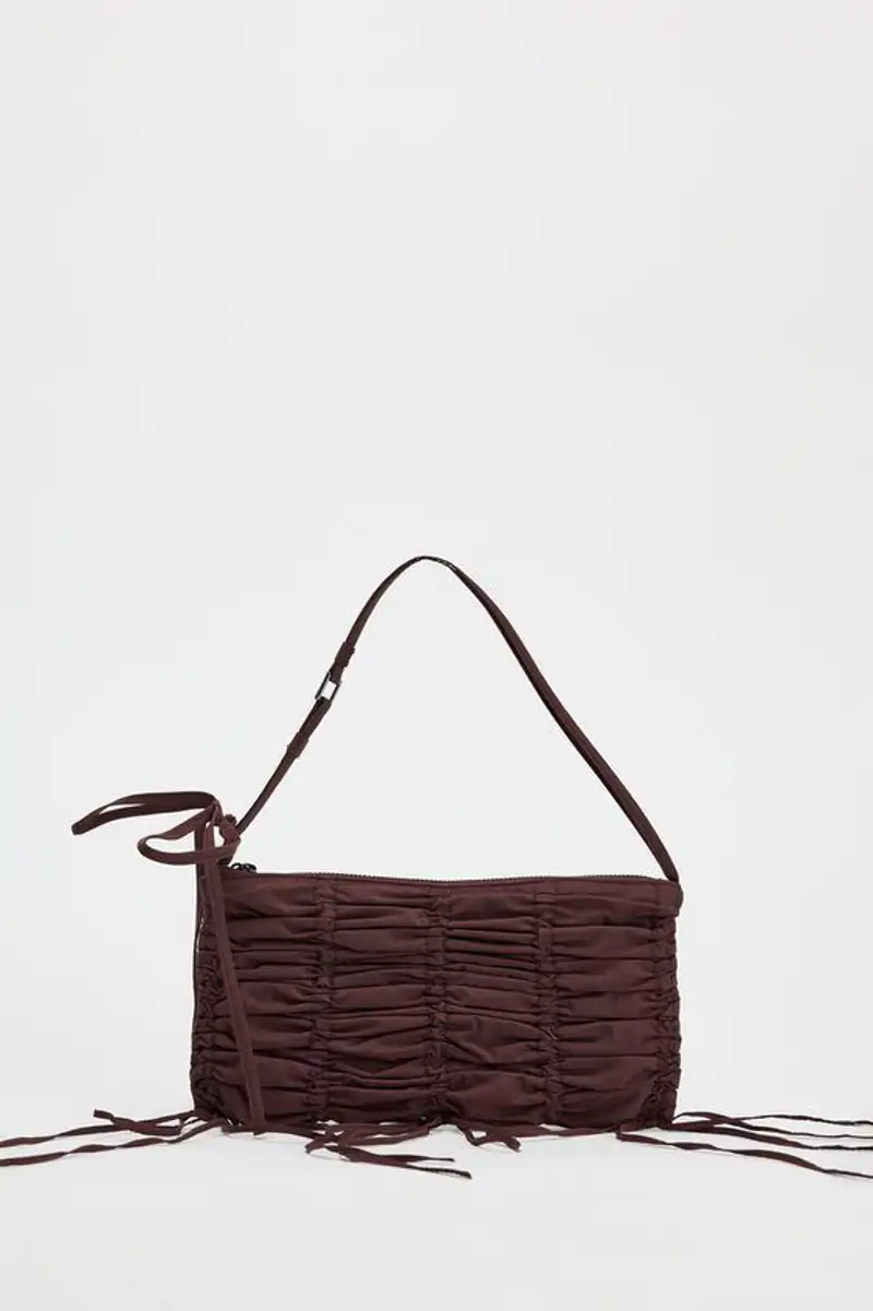 Bolso de hombro frunces de Zara 9,99 euros