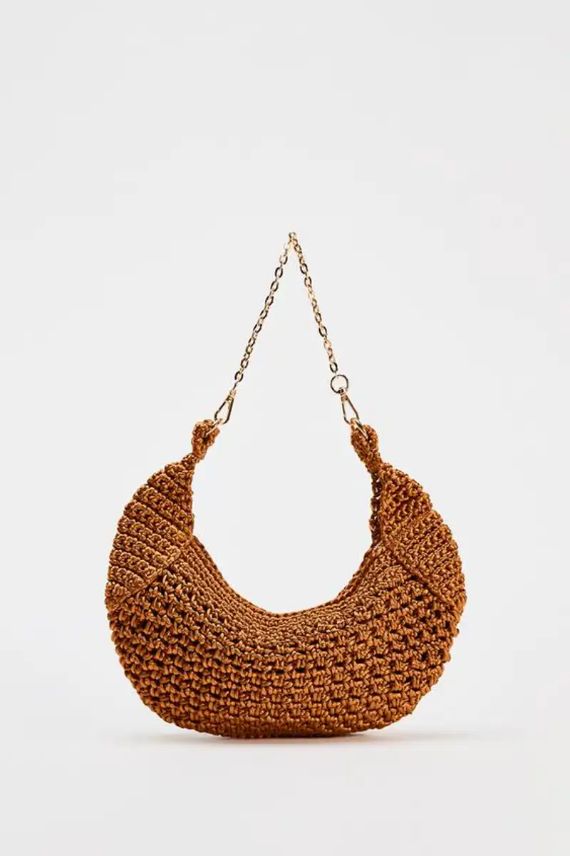 Bolso hombro trenzado de Zara 15,99 euros