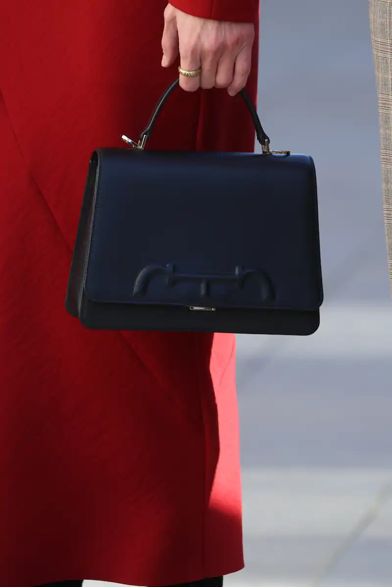 El bolso comodín de Carolina Herrera del que no se separa la Reina Letizia 