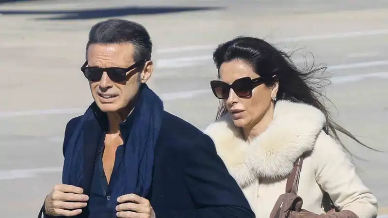 Paloma Cuevas y Luis Miguel con gafas de sol