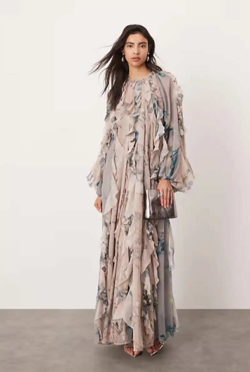 Vestido largo con estampado floral variado volantes manga globo y bordes sin rematar de chifón Asos Edition 155,99 euros 