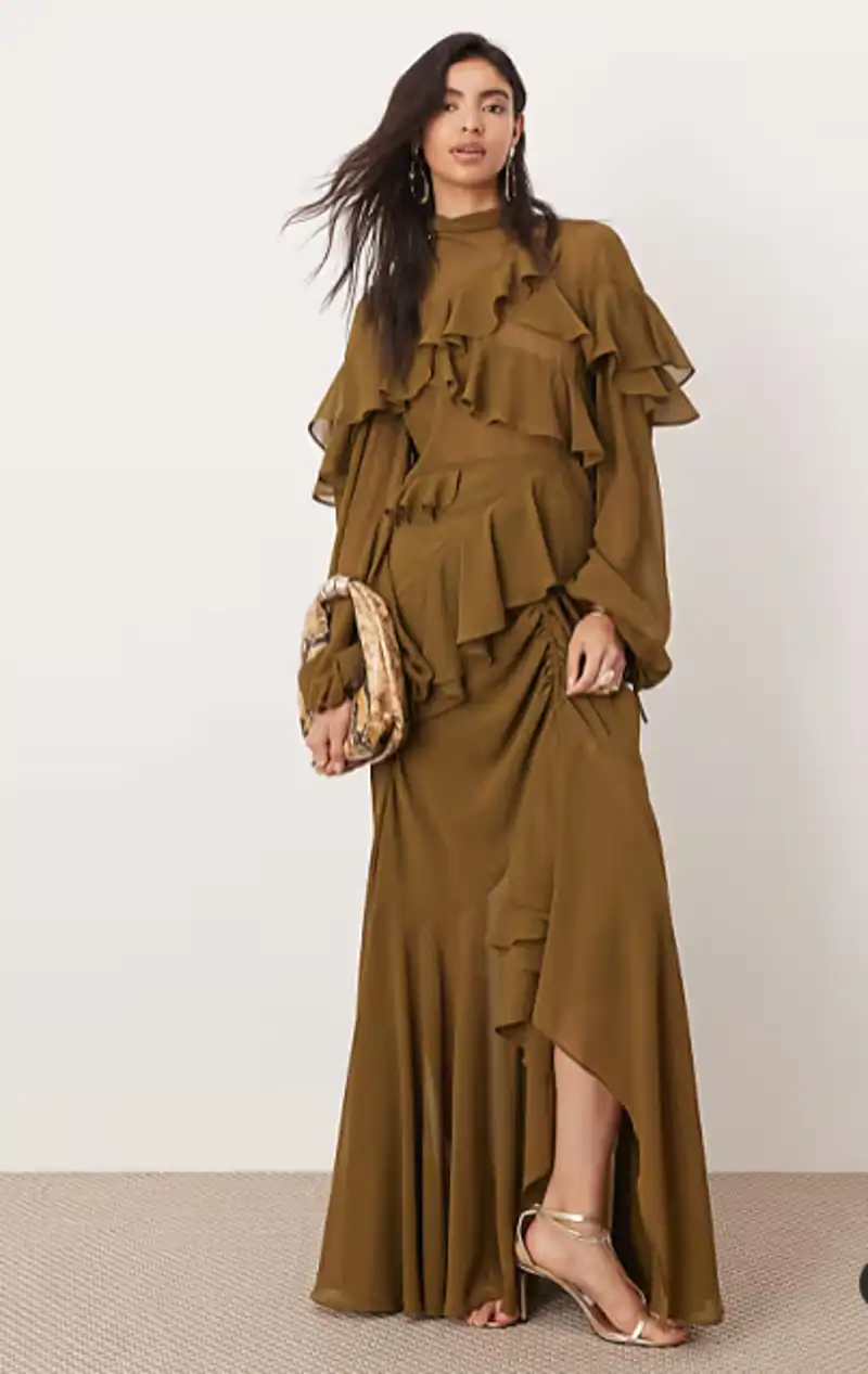 Vestido largo verde oliva oscuro asimétrico con volantes de chifón de Asos Edition 135, 50 euros