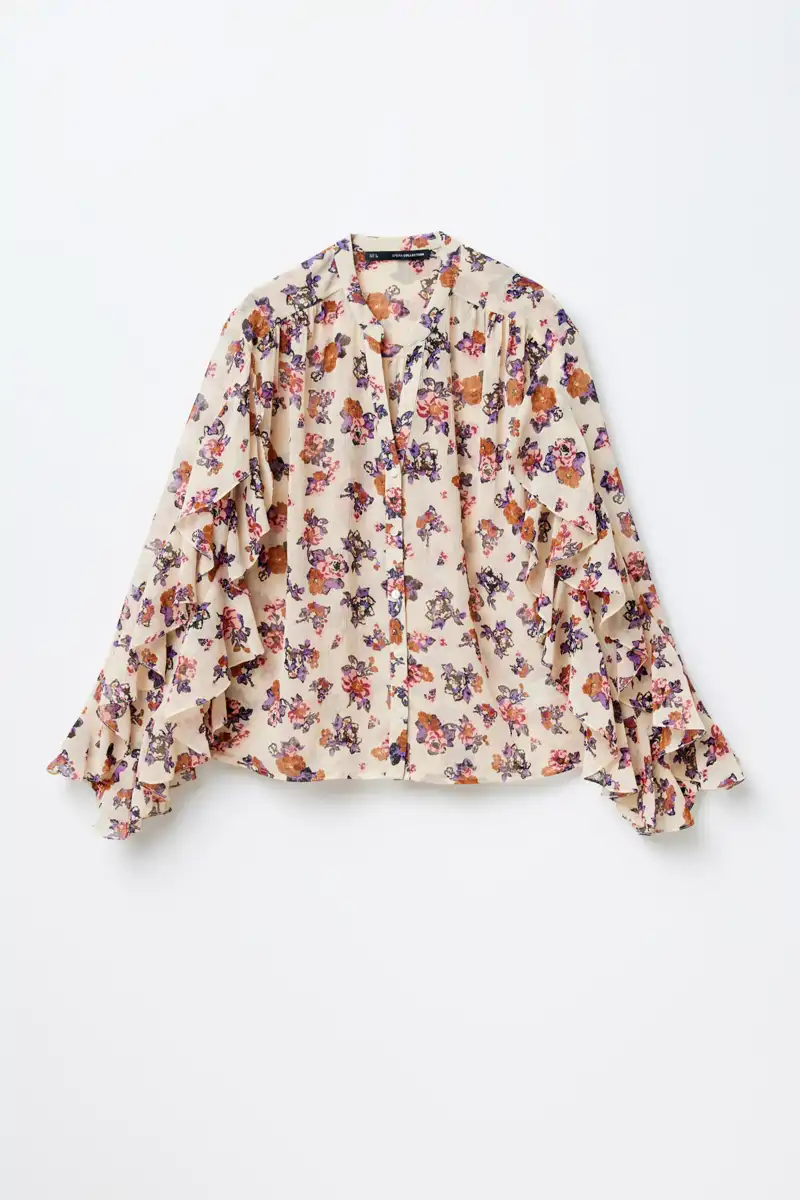 Blusa volantes estampada de Sfera 15,99 euros