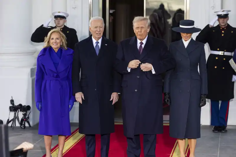 El look de Melania Trump durante la toma de posesión del cargo de Donald Trump