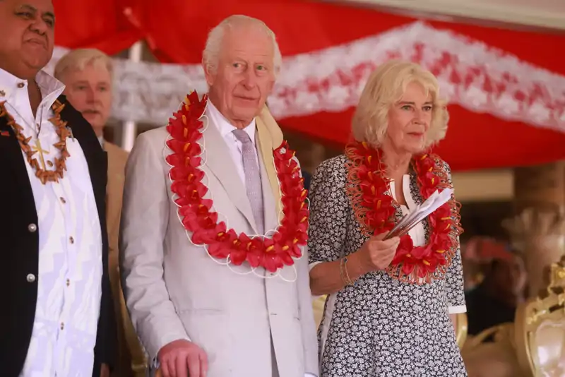 El Rey Carlos III y la Reina Camilla en su visita a Samoa el pasado mes de octubre.