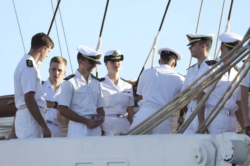 La Princesa Leonor junto a sus compañeros en Las Palmas de Gran Canaria