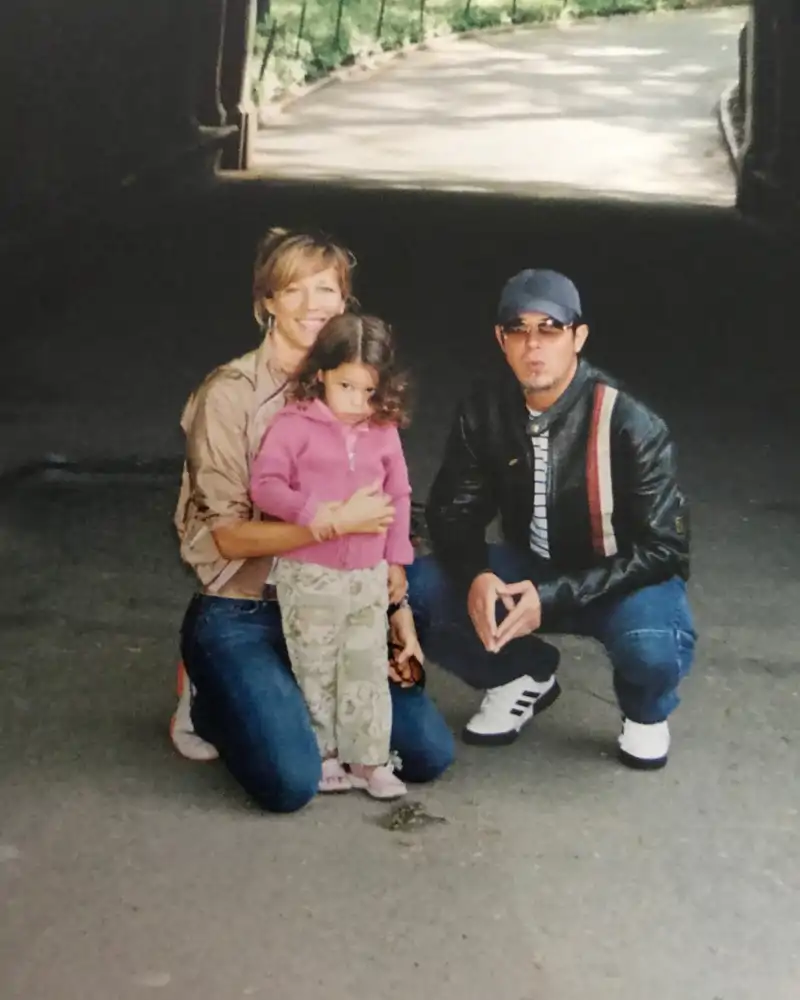 Manuela con sus padres: Alejandro Sanz y Jaidy Mitchell