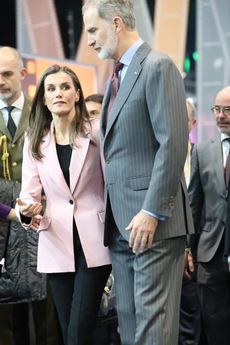 La blazer estilo 'New Look' de la Reina Letizia en Fitur 2025 