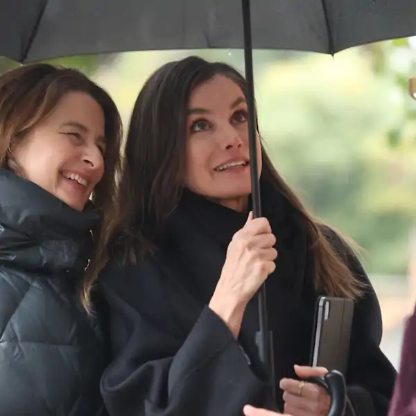 La Reina Letizia junto a su secretaria, María Ocaña 