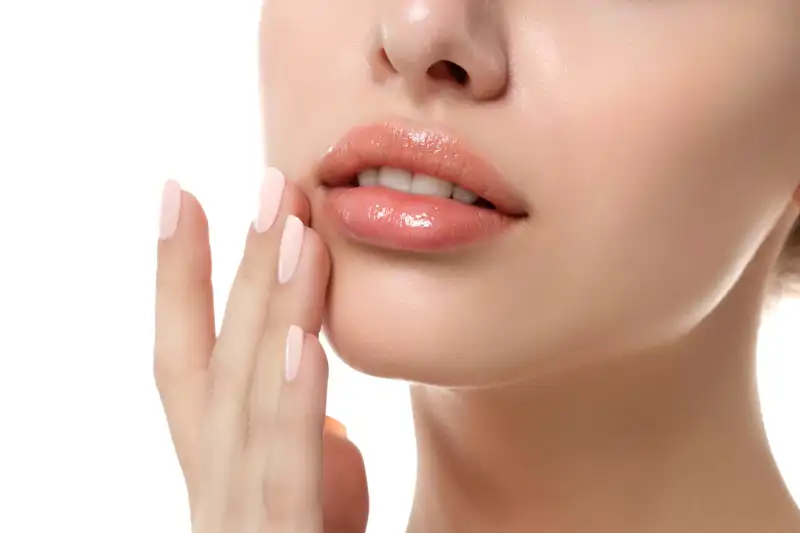 Labios húmedos de mujer