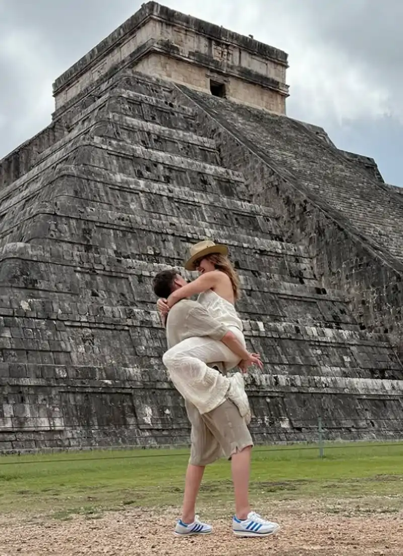 Luitingo y Jessica Bueno durante su viaje a México